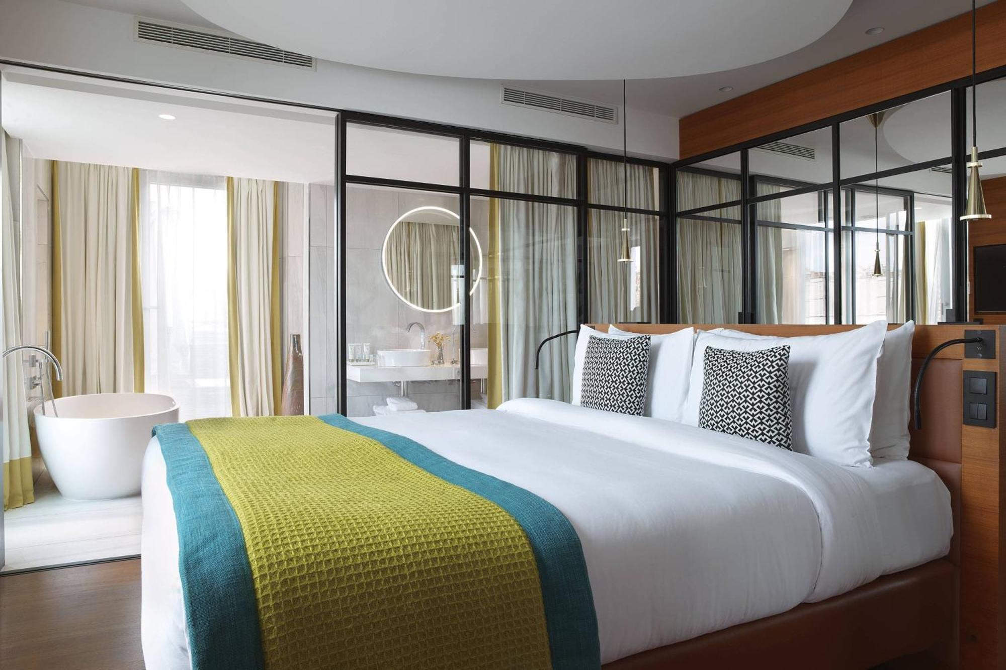 Renaissance Paris Republique Hotel & Spa Bagian luar foto
